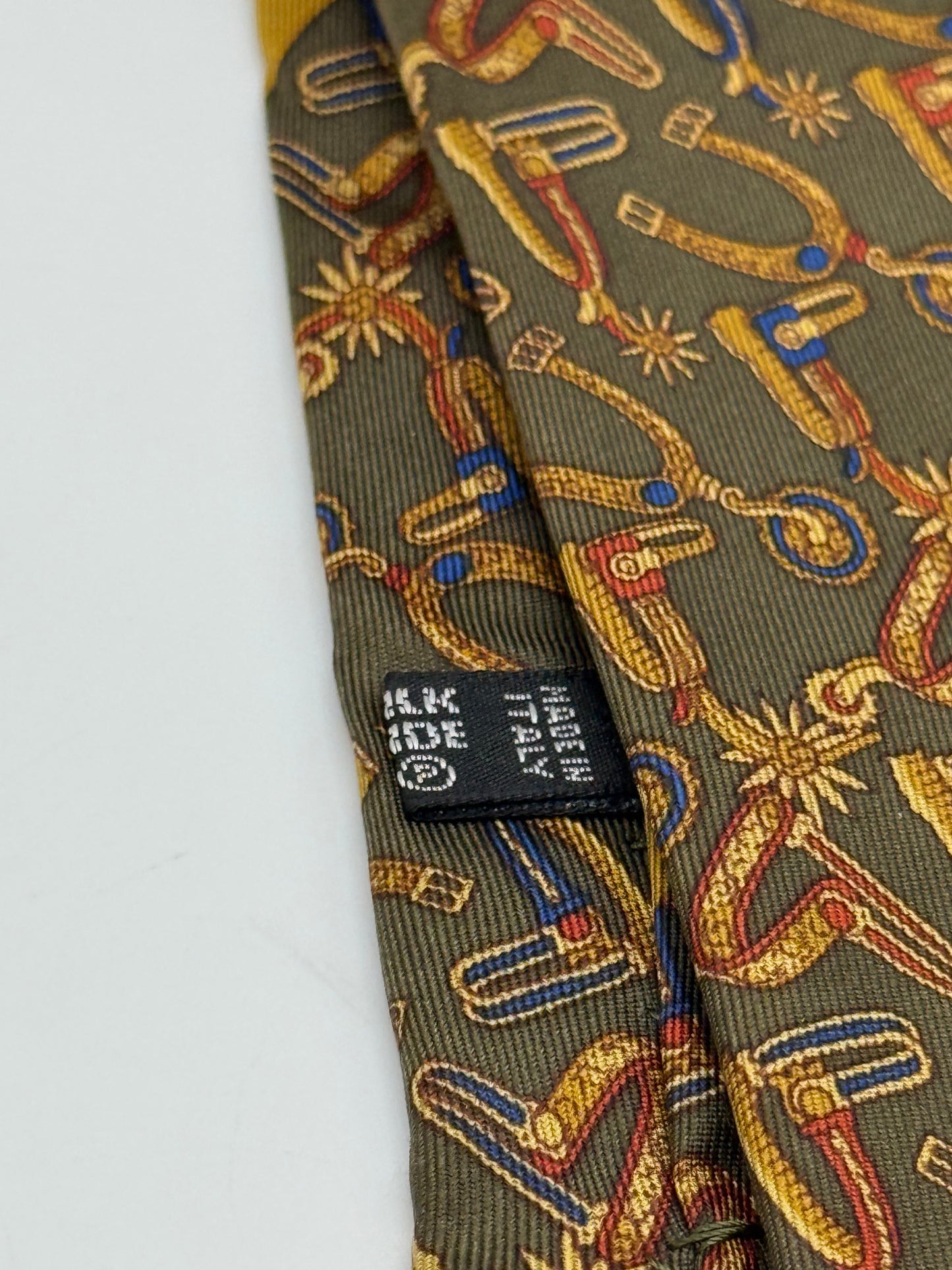 Dark green silk tie whit spurs pattern
