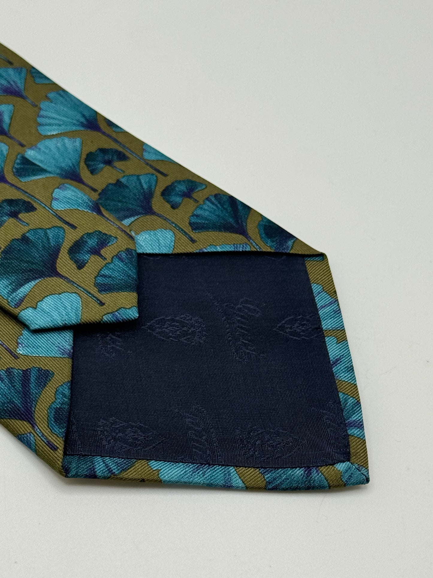 Cachi twill silk tie whit flowers pattern
