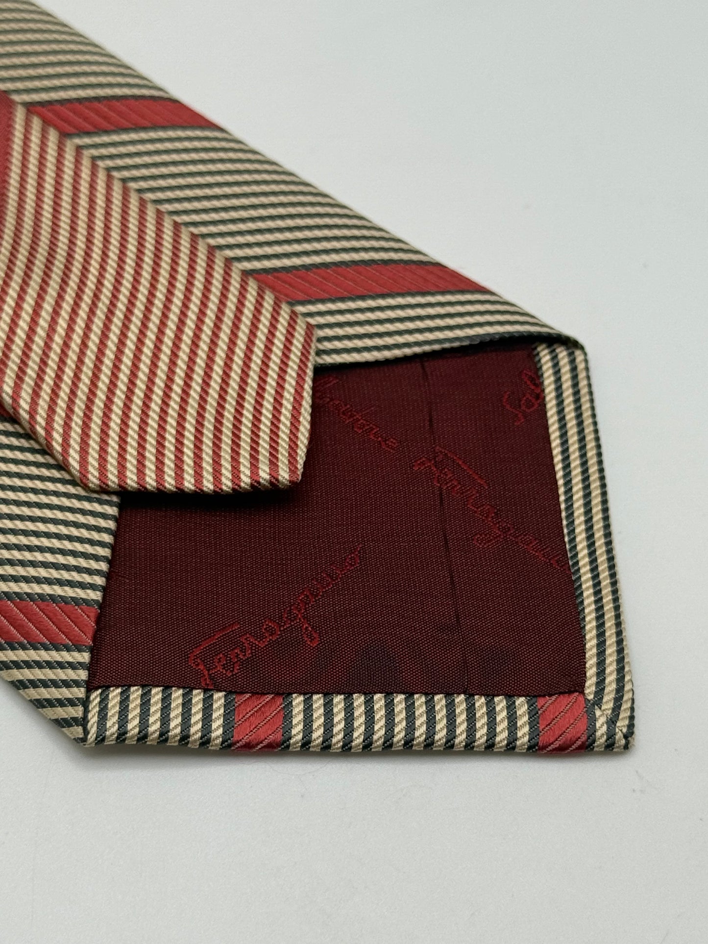 Jacquard silk tie whit stripes