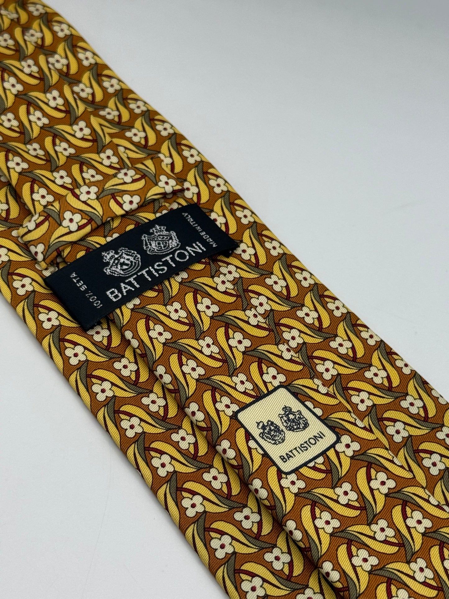 Twill silk tie whit small flower pattern