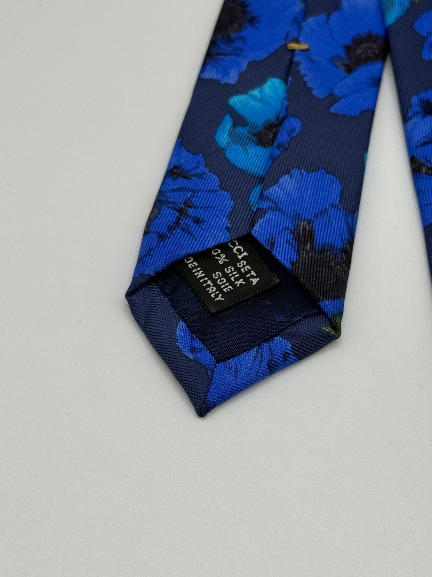 Dark blue large flower pattern silk tie