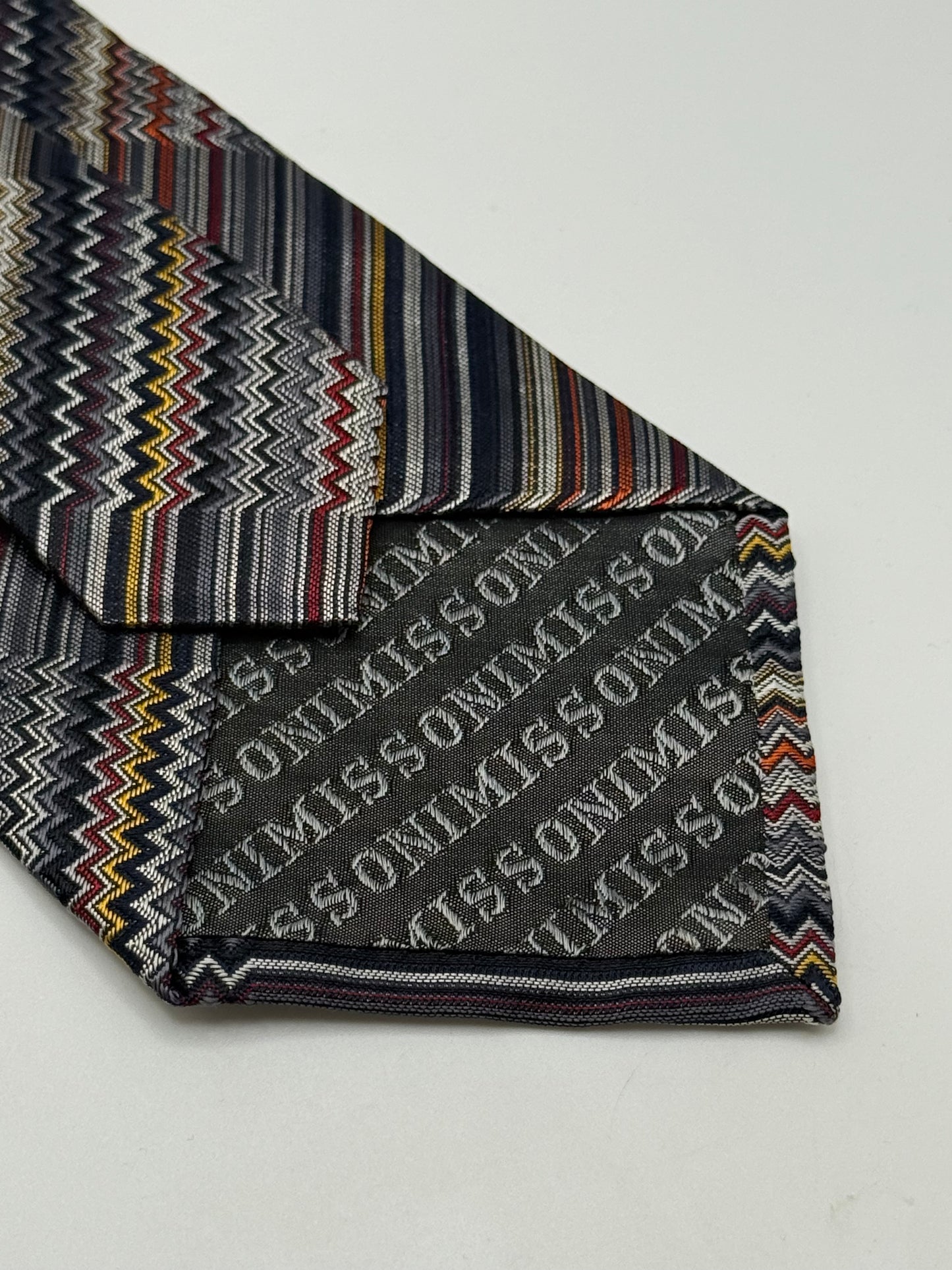 Jacquard silk tie whit stripes