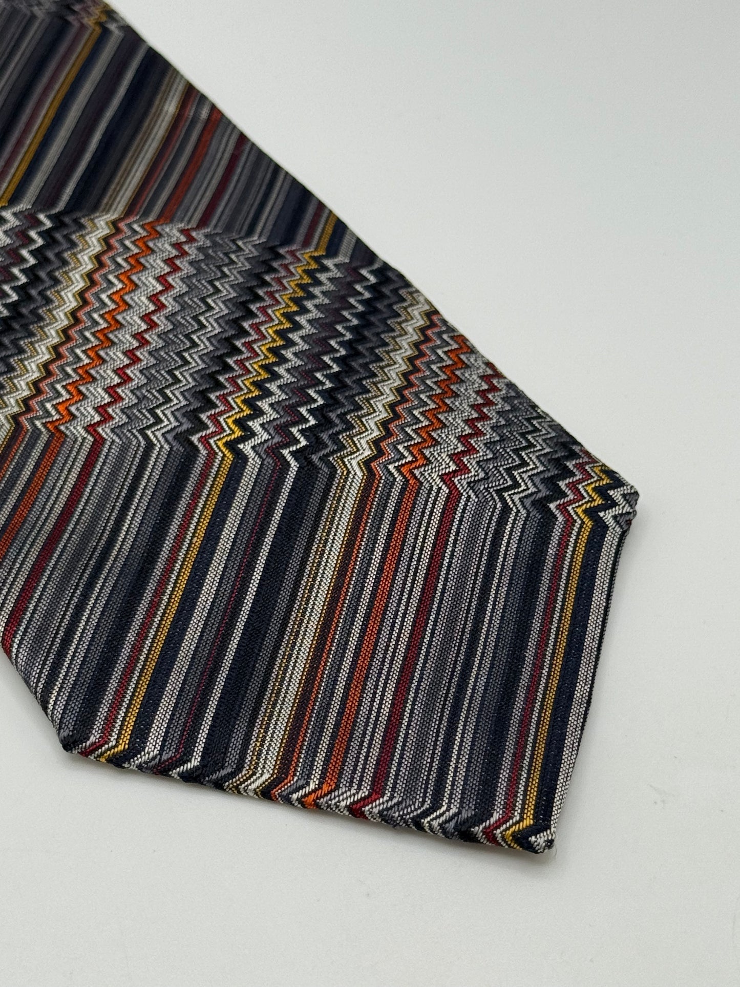 Jacquard silk tie whit stripes