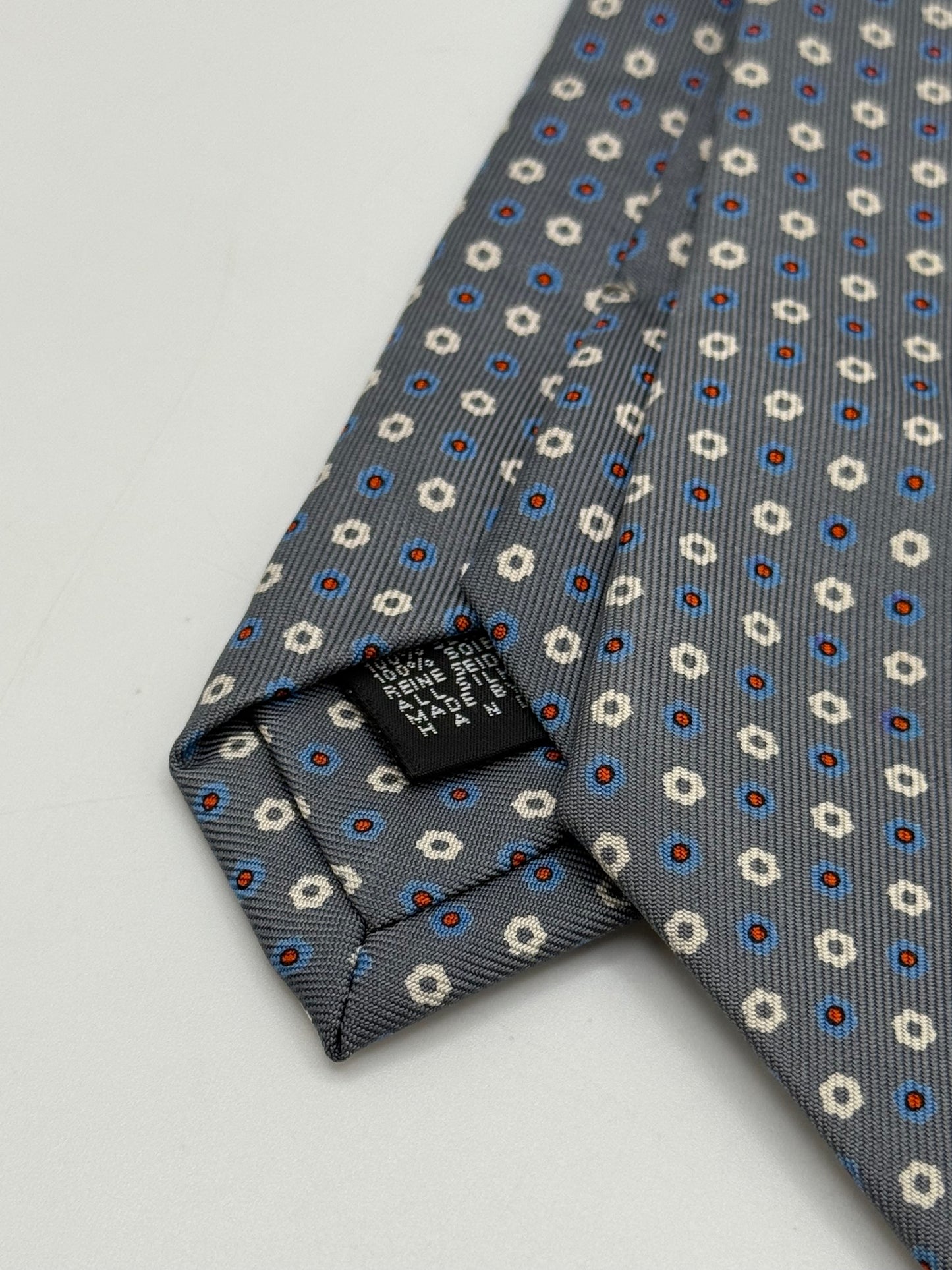 Grey twill silk tie whit small flower pattern