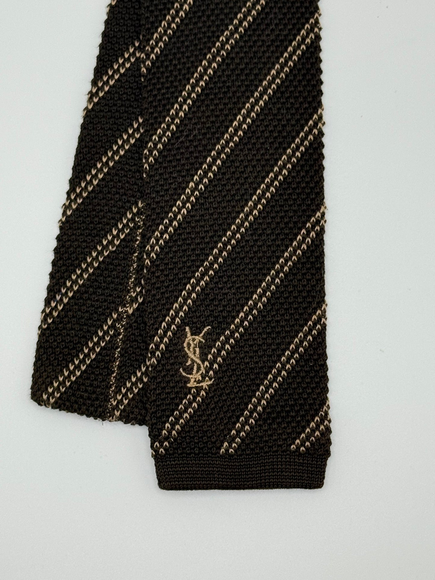 Brown tricot tie