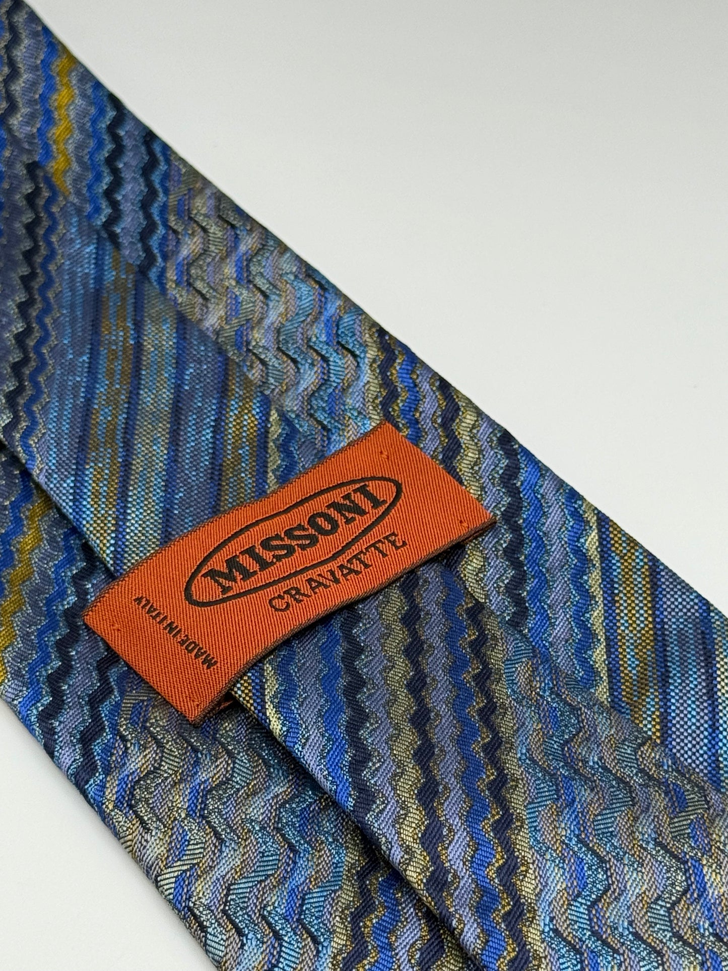 Blue jacquard silk tie whit stripes