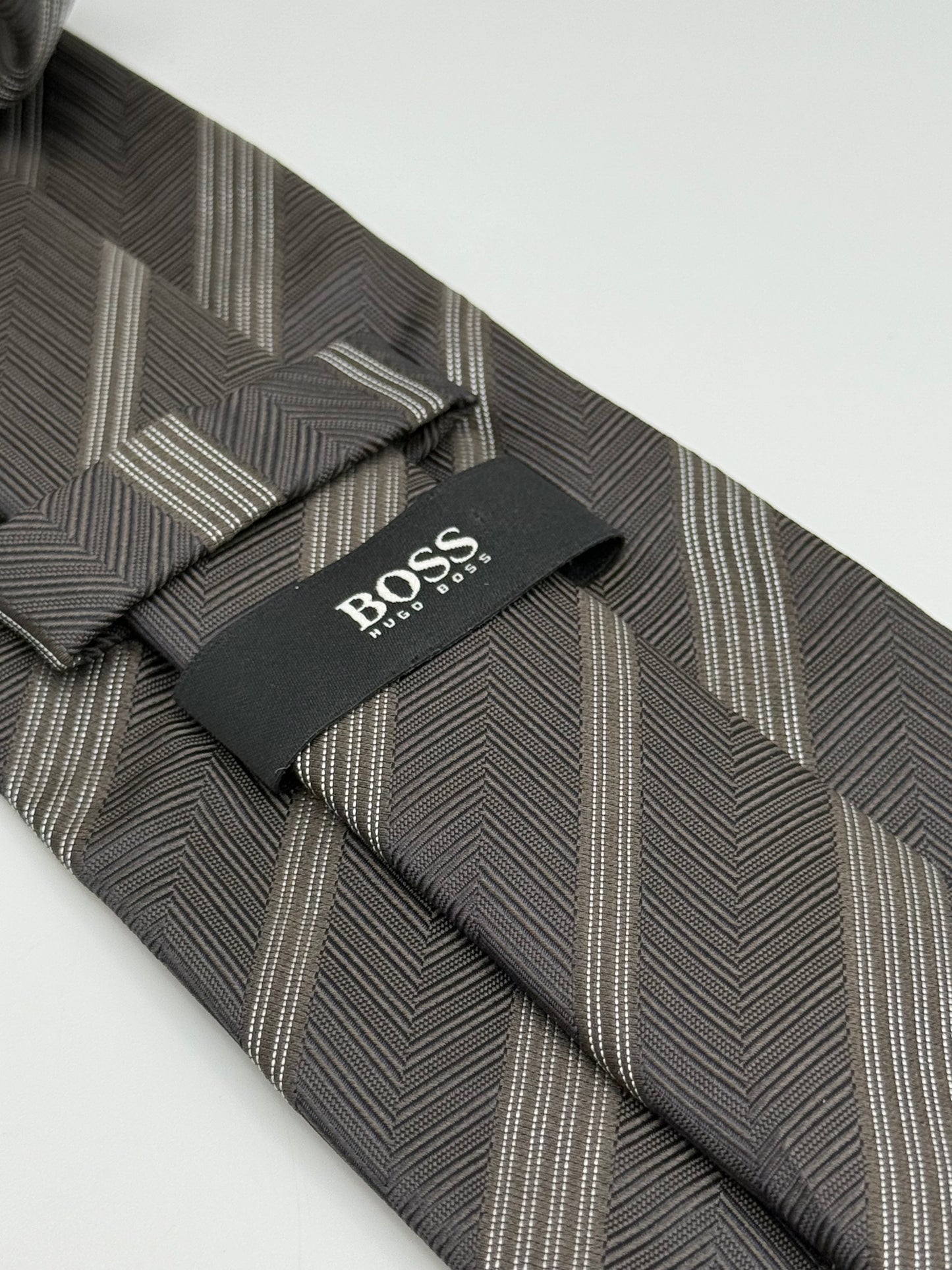 Brown jacquard silk tie