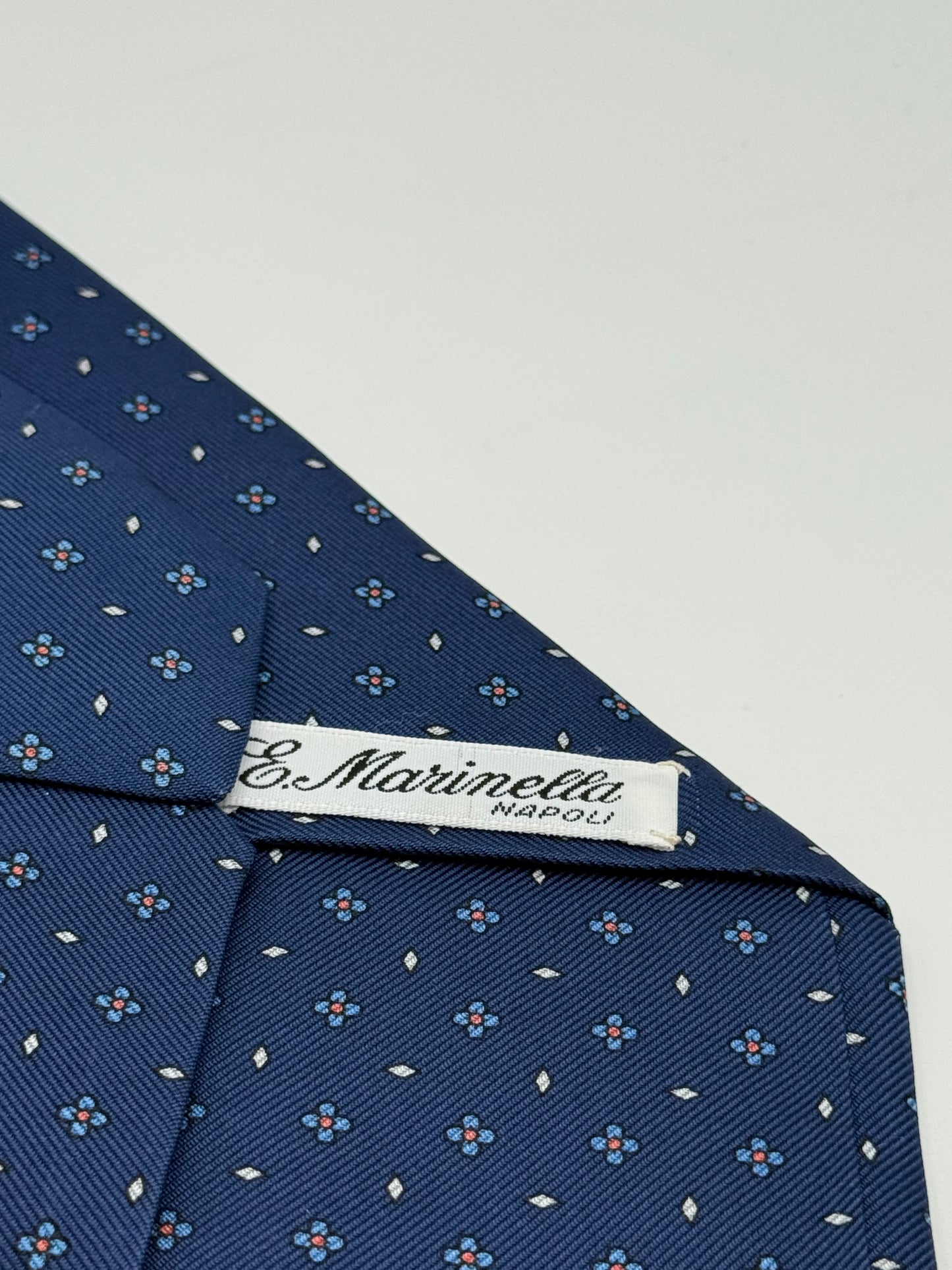 Dark blue twill silk tie whit small flower pattern