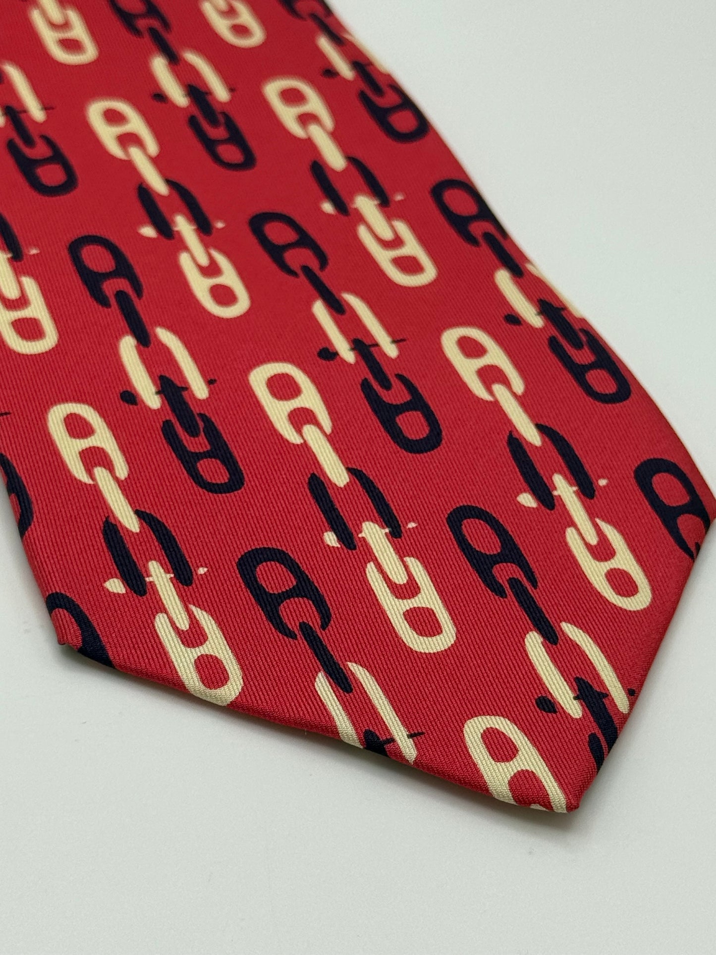 Pink twill silk tie whit clamps pattern