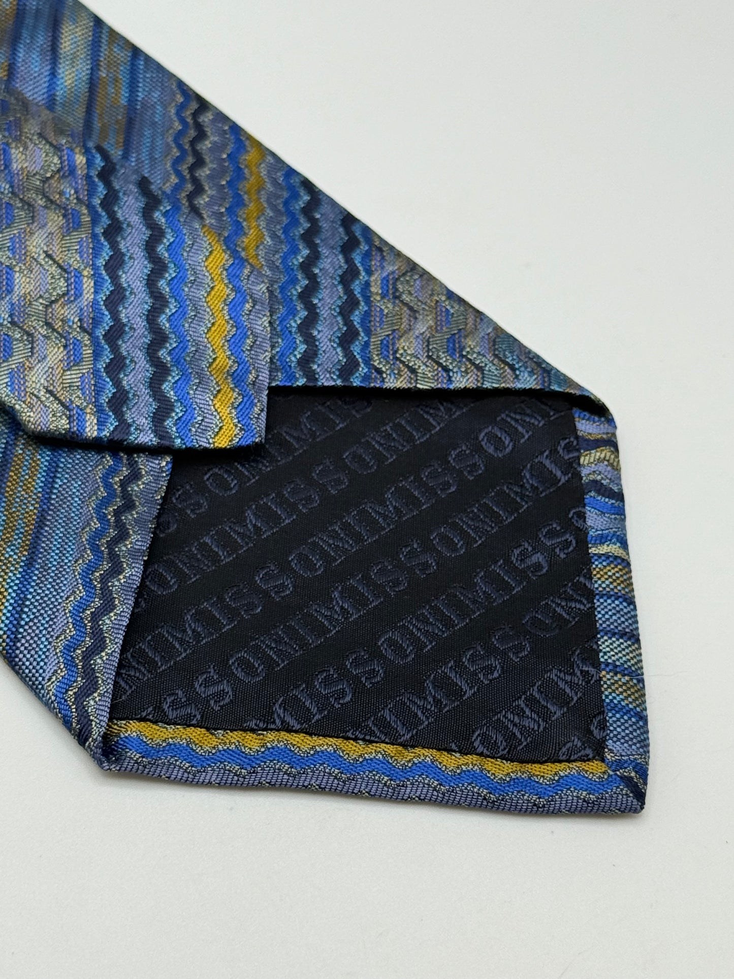 Blue jacquard silk tie whit stripes