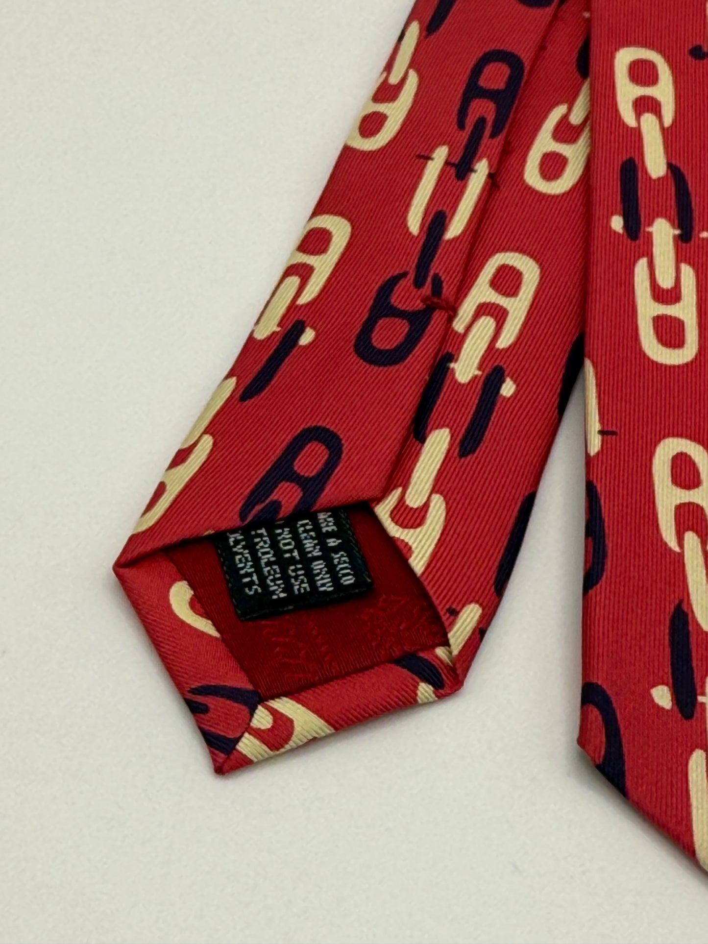 Pink twill silk tie whit clamps pattern