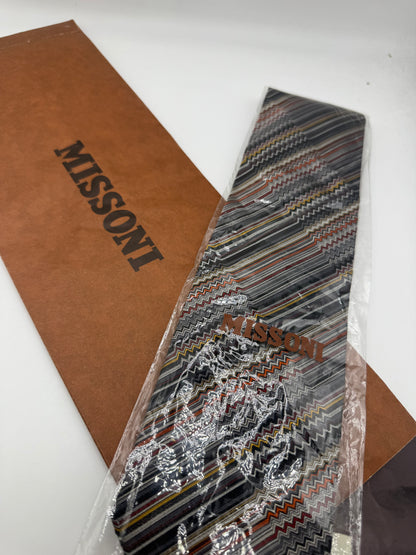 Jacquard silk tie whit stripes