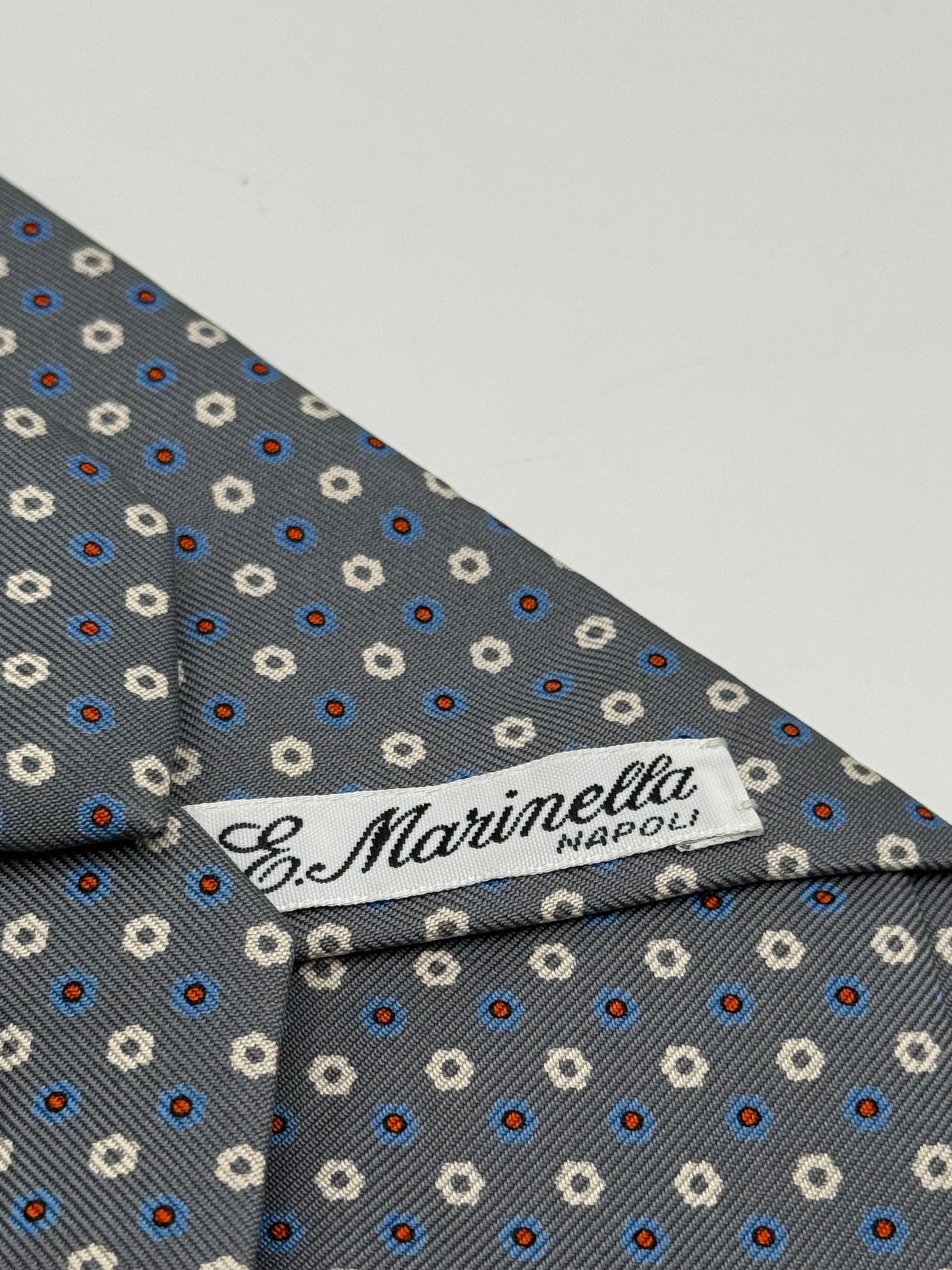 Grey twill silk tie whit small flower pattern