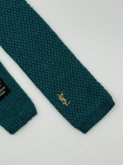 Tricot wool tie
