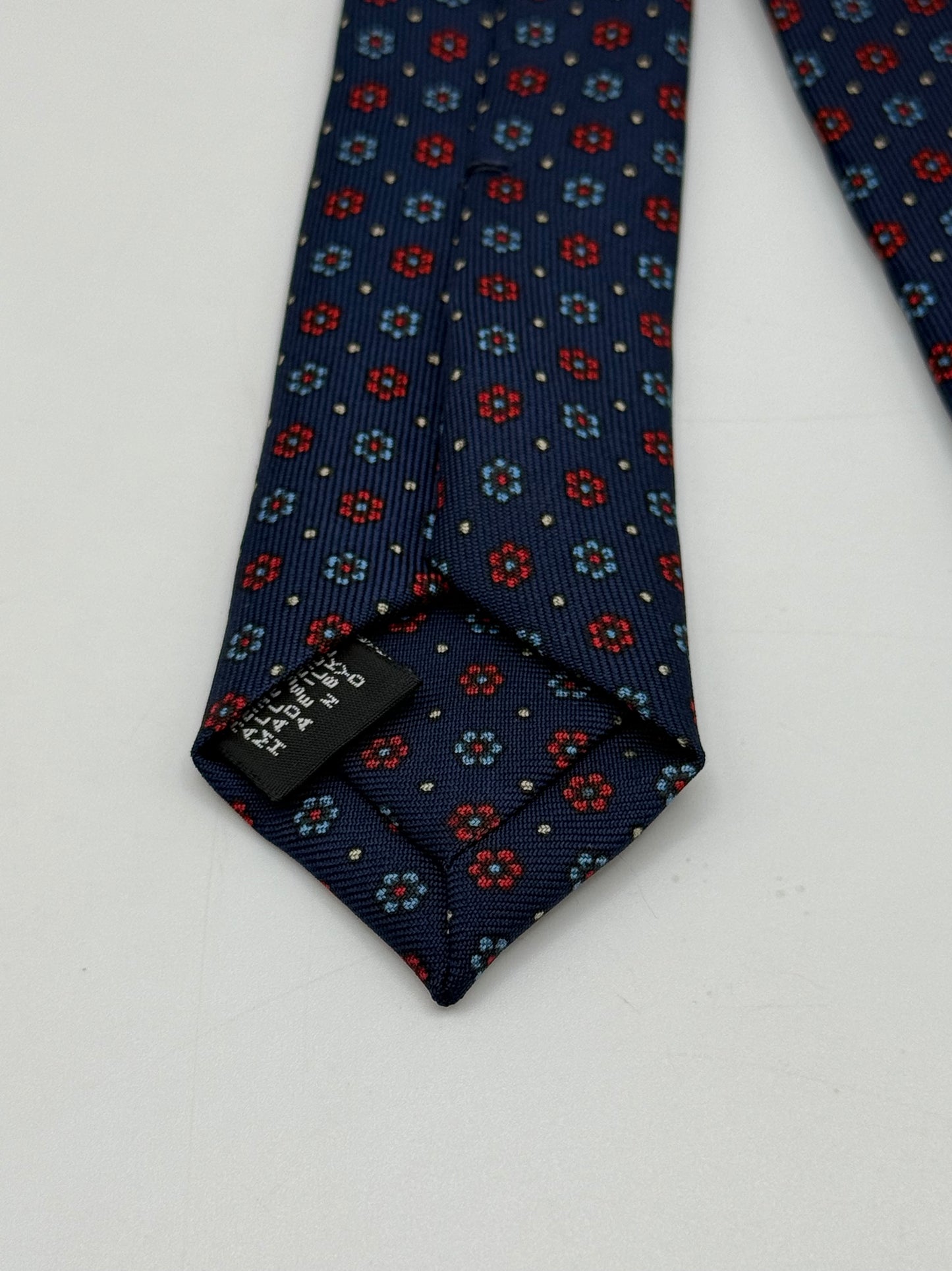 Dark blue twill silk tie whit small flower pattern