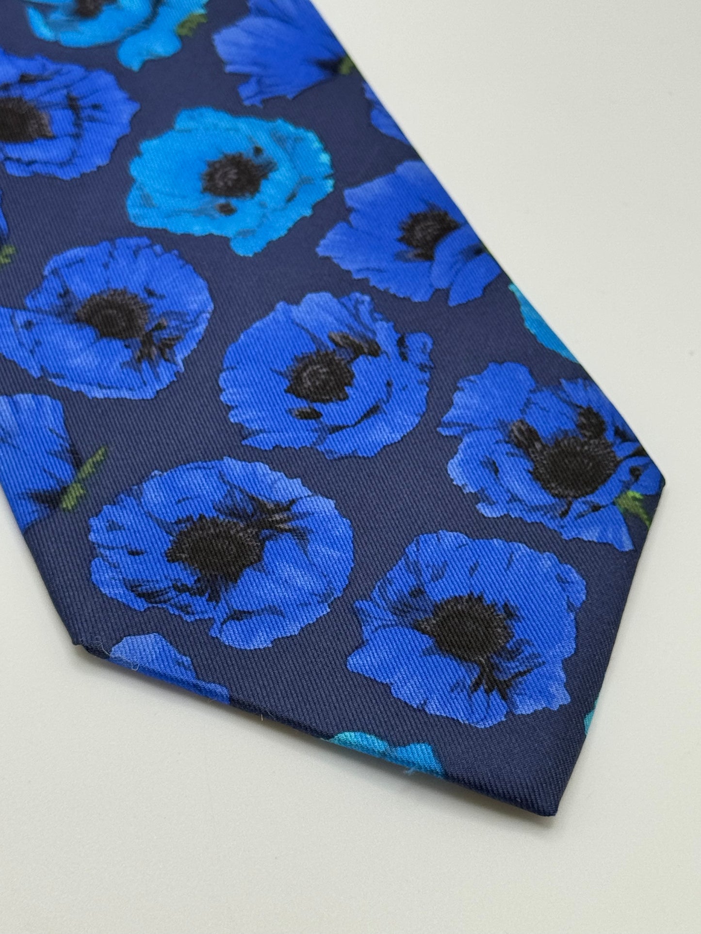 Dark blue large flower pattern silk tie