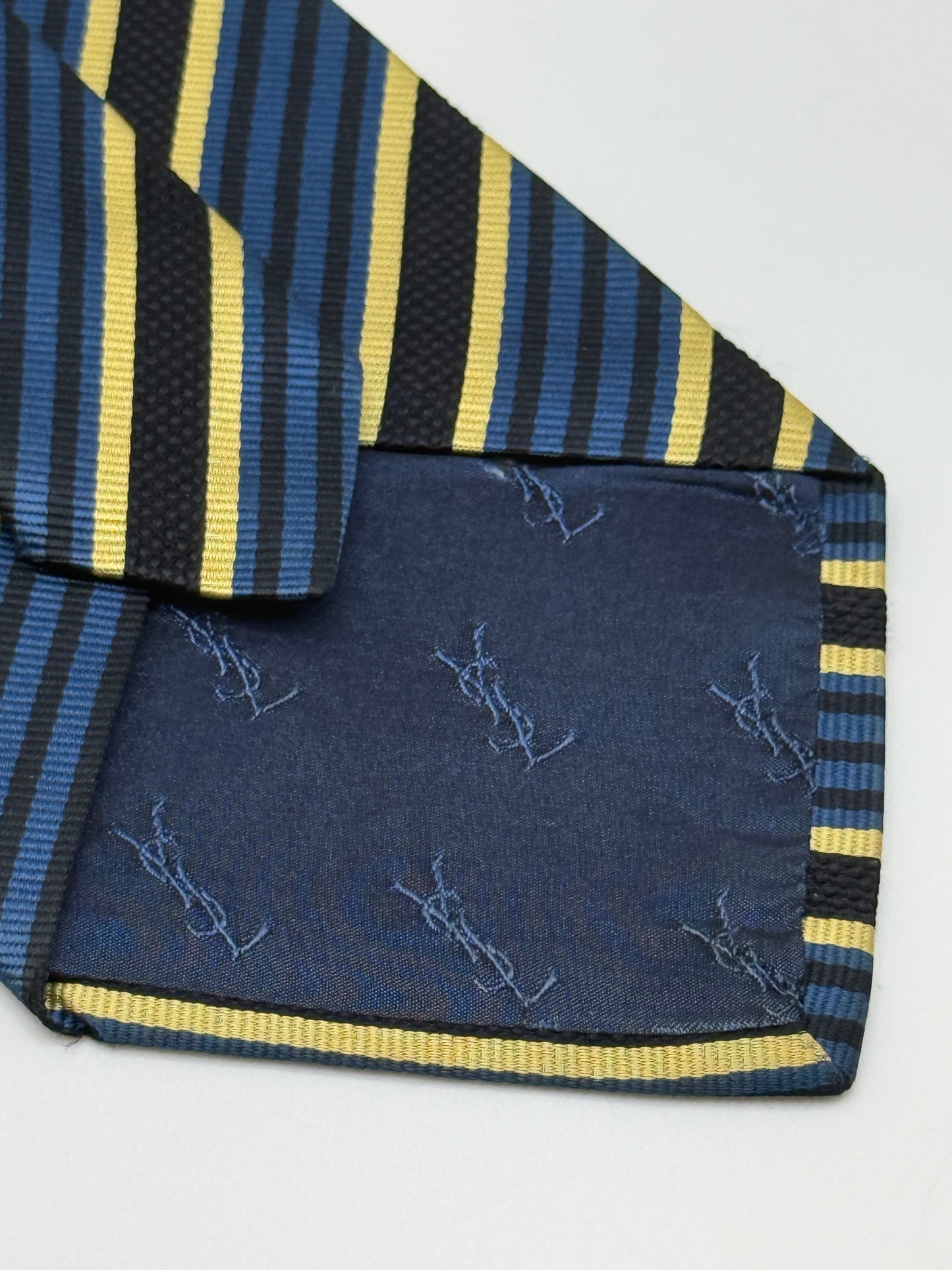 Dark blue silk tie whit stripes