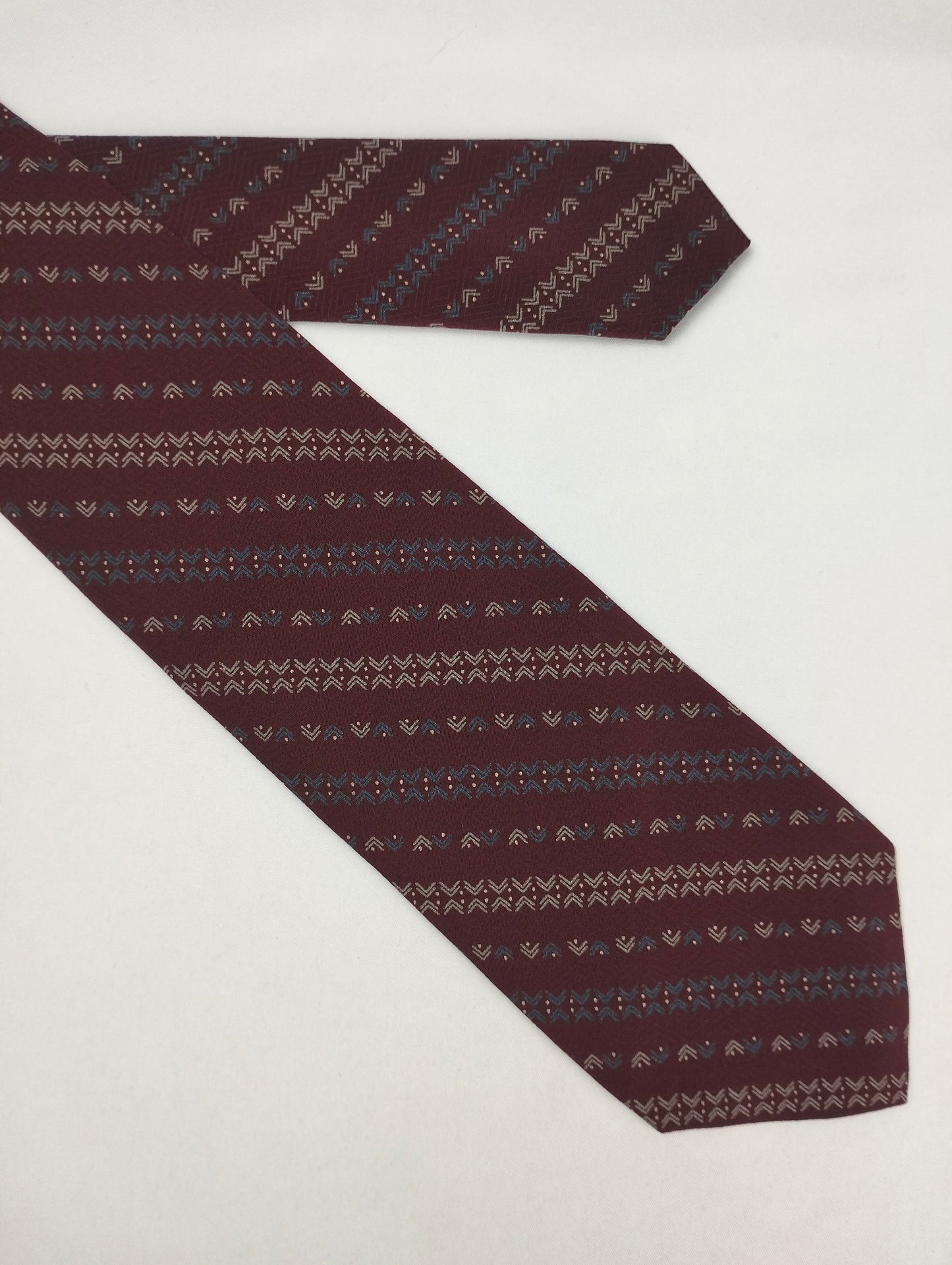 Tie Yves Saint Laurent Paris..